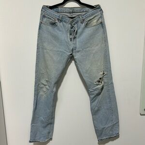 Vintage 501 Levi’s in light wash 32/34